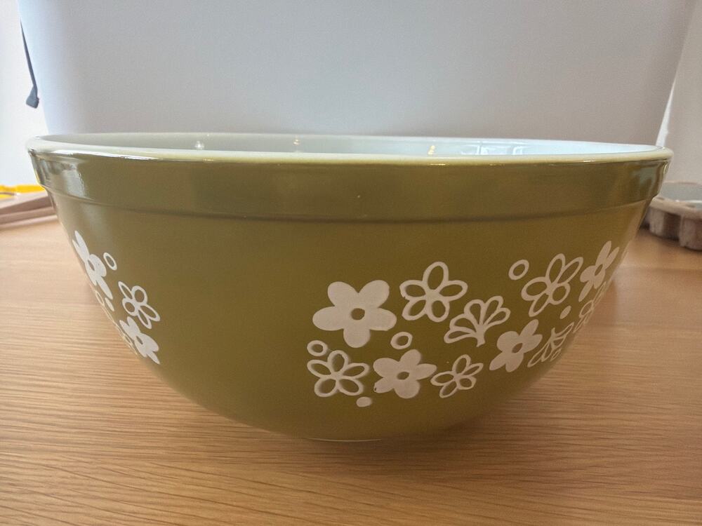 PYREX Vintage Spring Blossom Crazy Daisy Mixing Bowl 2.5qt Style 403 Green White